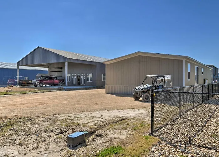 3 Mi To Beach: Home W/ Deck In Port O'Connor!